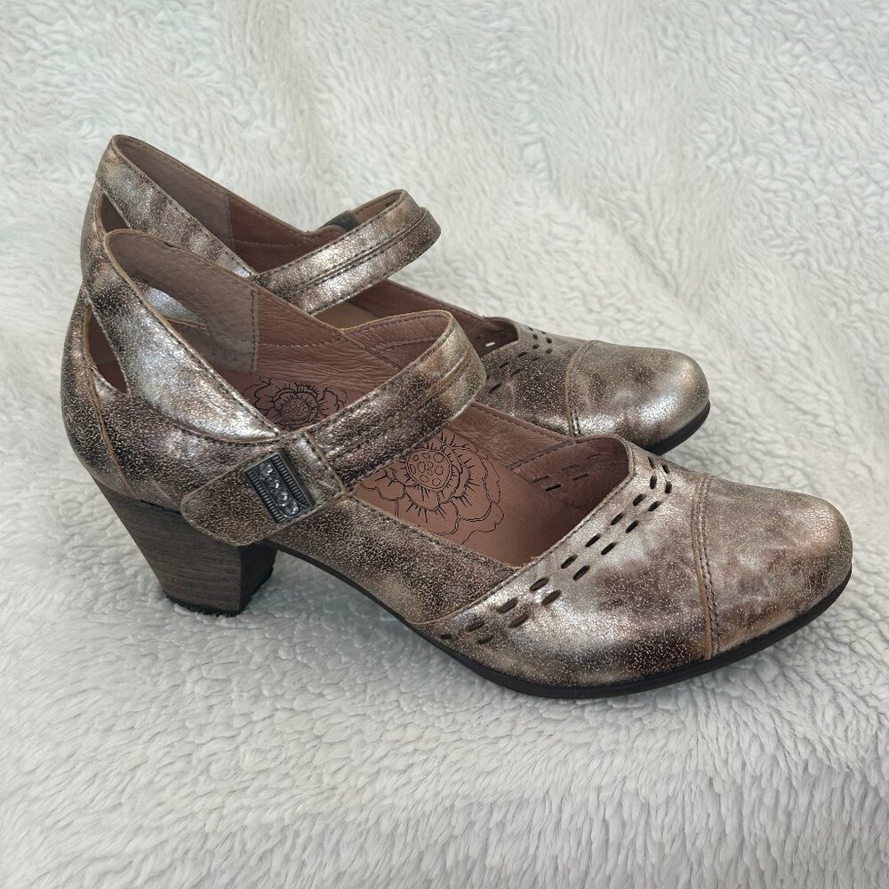 Taos Silver Mary Jane Heels, 38